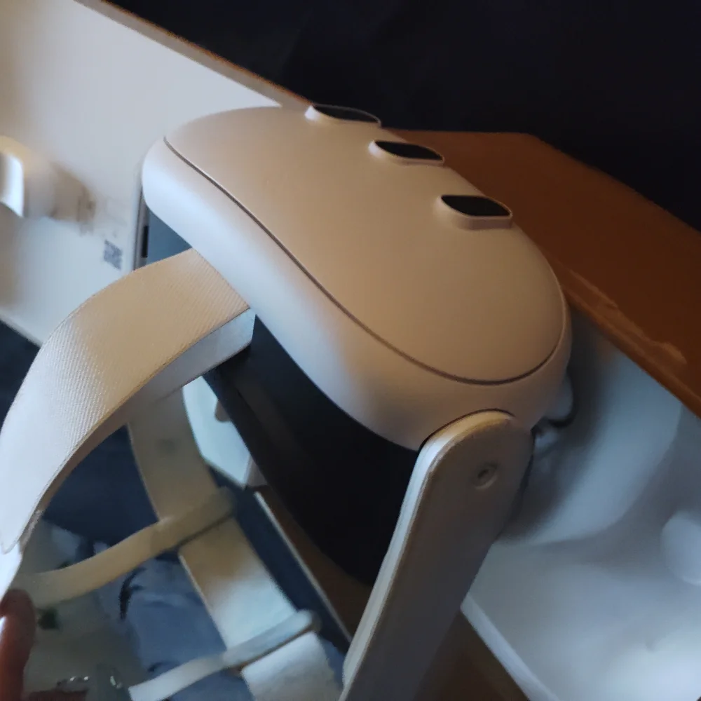 Standalone White VR Headset with Ergonomic Design